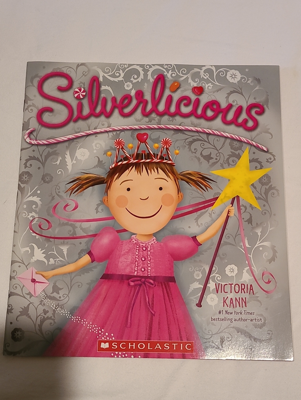 5 Scholastic Goldilicious Emeraldalicious Pinkalicious Books By Victoria Kann - Picture 4 of 12